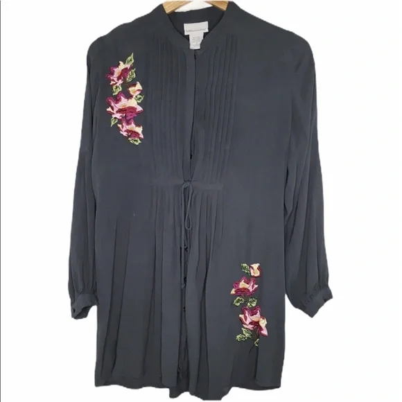 Soft Surroundings Gray Pintuck Floral Embroidered Tunic Blouse M - Picture 3 of 7